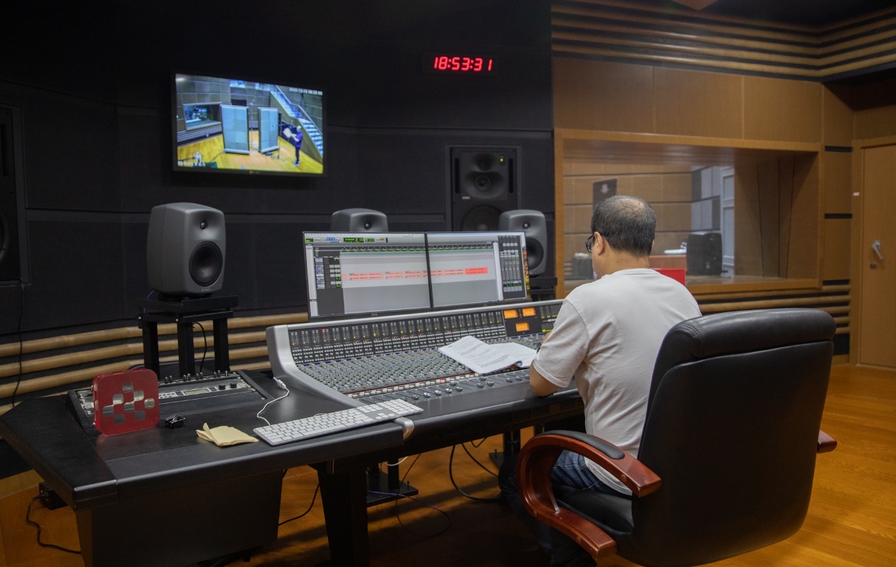 你聆聽宇宙時(shí),宇宙也在聆聽你